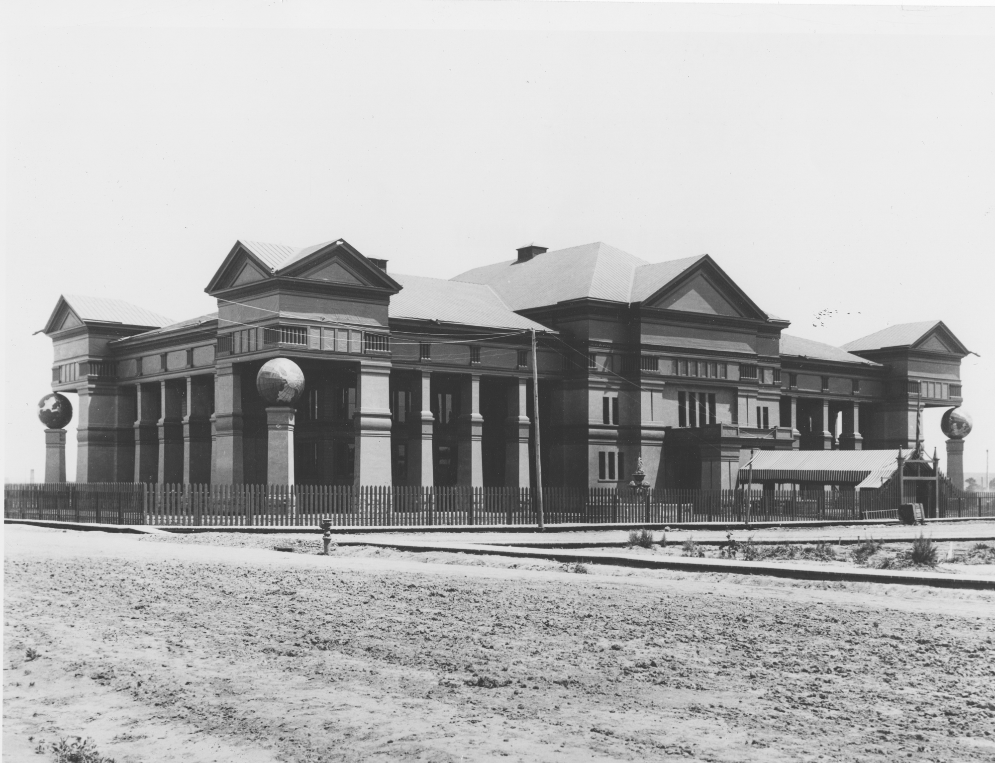Early photo of the Mineral Palace