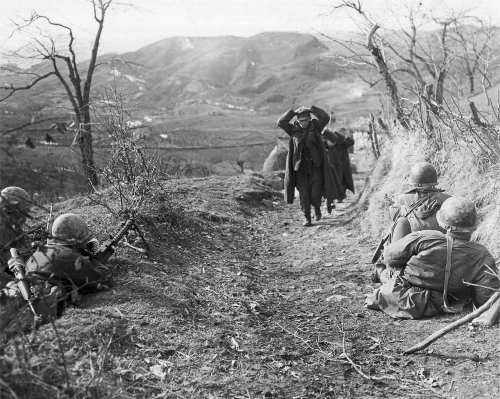 German soldiers surrender to 10th Mountain Division troops