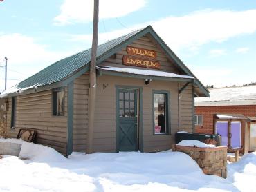 A photo of the Red Feather Lakes Post Office.